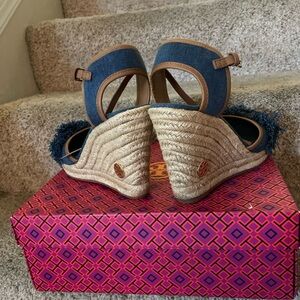 Tory Burch Women's Shaw Blue Denim Royal Tan Espadrille Wedge Sandals N3874 9.5M